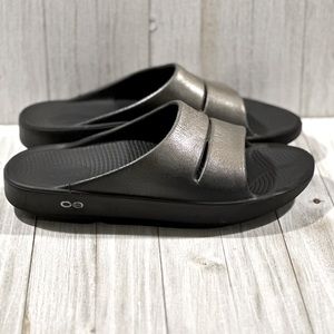 Oofos Recovery Slides Sandals Metallic Latte Women’s Size 8 Mens Size 6
